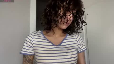 Snapshot of odettehatt chatting on 07/17/26, 04:41 Thea online show from 07/17/26, 04:41