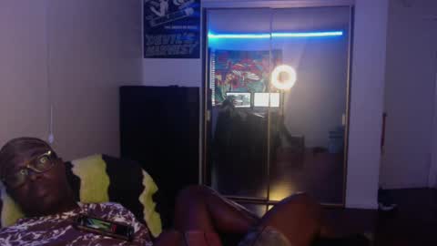 Snapshot of officialmoneyxxx chatting on 12/03/24, 02:38 Money online show from 12/03/24, 02:38