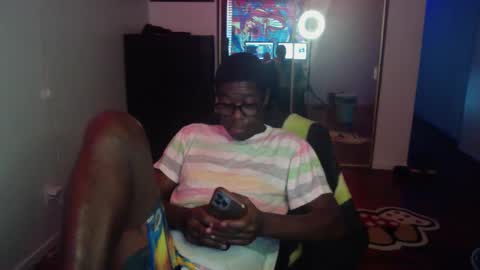 Snapshot of officialmoneyxxx chatting on 12/13/24, 02:49 Money online show from 12/13/24, 02:49