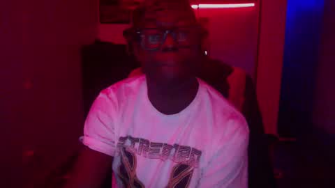 Snapshot of officialmoneyxxx chatting on 12/20/24, 04:42 Money online show from 12/20/24, 04:42