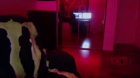 Snapshot of officialmoneyxxx chatting on 10/07/25, 10:56 Money online show from 10/07/25, 10:56