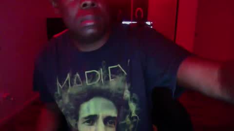 Snapshot of officialmoneyxxx chatting on 10/18/25, 09:21 Money online show from 10/18/25, 09:21