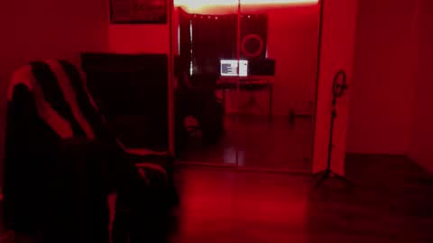 Snapshot of officialmoneyxxx chatting on 11/04/25, 05:01 Money online show from 11/04/25, 05:01