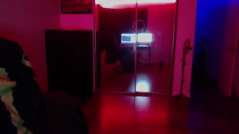 Snapshot of officialmoneyxxx chatting on 11/06/25, 09:10 Money online show from 11/06/25, 09:10