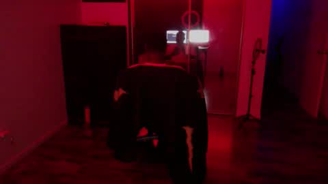 Snapshot of officialmoneyxxx chatting on 11/08/25, 09:53 Money online show from 11/08/25, 09:53