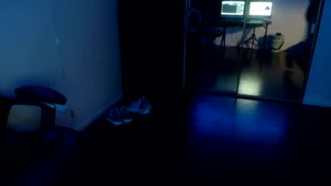 Snapshot of officialmoneyxxx chatting on 01/11/26, 09:36 Money online show from 01/11/26, 09:36