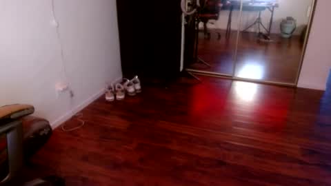 Snapshot of officialmoneyxxx chatting on 01/13/26, 03:17 Money online show from 01/13/26, 03:17