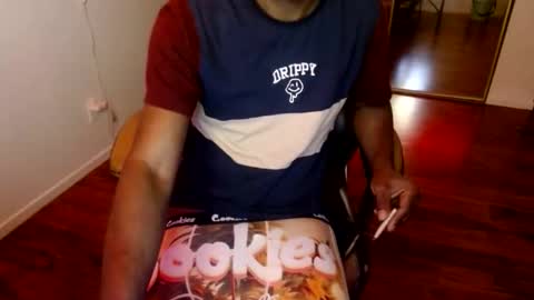 Snapshot of officialmoneyxxx chatting on 02/10/26, 01:04 Money online show from 02/10/26, 01:04