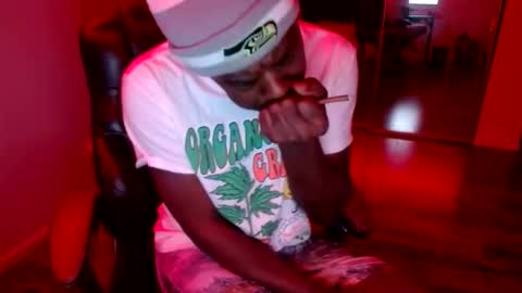 Snapshot of officialmoneyxxx chatting on 02/11/26, 09:14 Money online show from 02/11/26, 09:14