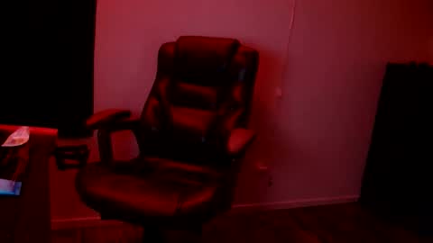 Snapshot of officialmoneyxxx chatting on 02/22/26, 01:31 Money online show from 02/22/26, 01:31