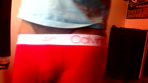 Snapshot of officialmoneyxxx chatting on 02/24/26, 02:48 Money online show from 02/24/26, 02:48