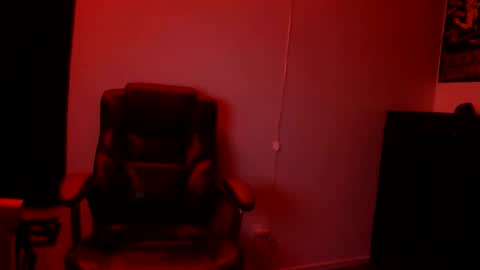 Snapshot of officialmoneyxxx chatting on 02/27/26, 05:29 Money online show from 02/27/26, 05:29