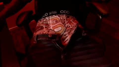 Snapshot of officialmoneyxxx chatting on 03/10/26, 05:18 Money online show from 03/10/26, 05:18