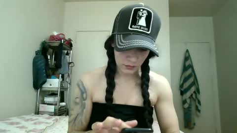 Snapshot of oglitcouple chatting on 02/24/25, 08:36 Lit en Cama online show from 02/24/25, 08:36