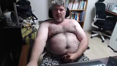 Snapshot of ogre57 chatting on 05/11/26, 03:40 Woman message me men do not make demands and dont ask for pm only ladies. online show from 05/11/26, 03:40