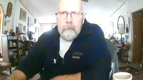 Snapshot of ogusbogus chatting on 11/30/25, 06:23 Maximus No Mo online show from 11/30/25, 06:23