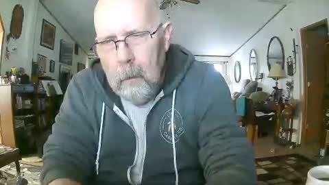 Snapshot of ogusbogus chatting on 12/01/25, 02:11 Maximus No Mo online show from 12/01/25, 02:11