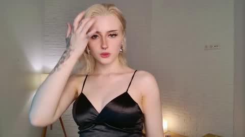 Lily online show from 05/13/26, 01:52
