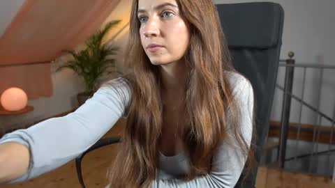 Lola online show from 11/25/25, 05:46