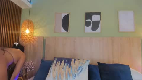 Holly online show from 09/16/25, 11:33