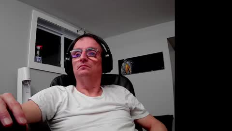 Snapshot of ohbitt chatting on 10/08/25, 04:32 ohbitt online show from 10/08/25, 04:32