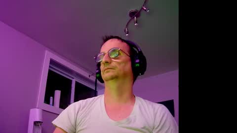 Snapshot of ohbitt chatting on 11/13/25, 04:33 ohbitt online show from 11/13/25, 04:33