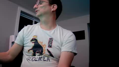 Snapshot of ohbitt chatting on 11/19/25, 04:12 ohbitt online show from 11/19/25, 04:12