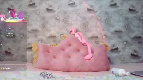 Snapshot of ohdaisy1 chatting on 09/11/25, 11:05 Nina online show from 09/11/25, 11:05