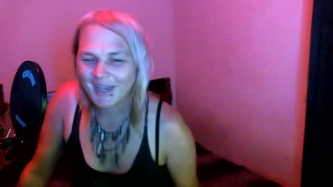 Snapshot of ohellesbells chatting on 06/24/26, 06:01 ohellesbells online show from 06/24/26, 06:01