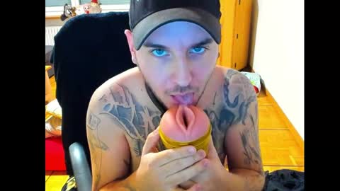 Snapshot of ohihoe92 chatting on 12/07/24, 03:30 Chris online show from 12/07/24, 03:30