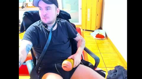 Snapshot of ohihoe92 chatting on 01/12/25, 03:57 Chris online show from 01/12/25, 03:57