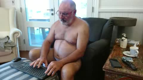 Snapshot of ohjonny55 chatting on 04/18/26, 03:10 Ohjonny online show from 04/18/26, 03:10