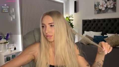 Emma online show from 09/23/25, 02:14