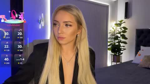 Emma online show from 10/18/25, 01:30