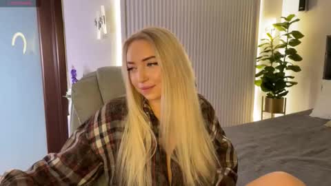 Emma online show from 11/19/25, 01:16