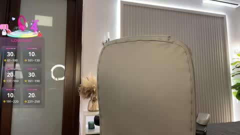 Snapshot of ohmyemma chatting on 02/05/26, 01:43 Emma online show from 02/05/26, 01:43