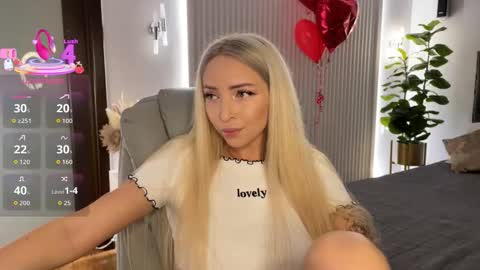 Snapshot of ohmyemma chatting on 02/18/26, 01:12 Emma online show from 02/18/26, 01:12