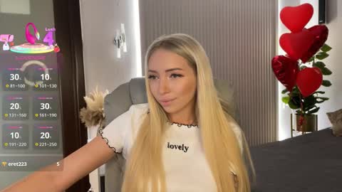 Snapshot of ohmyemma chatting on 02/25/26, 12:53 Emma online show from 02/25/26, 12:53