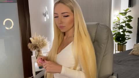 Snapshot of ohmyemma chatting on 03/10/26, 01:21 Emma online show from 03/10/26, 01:21