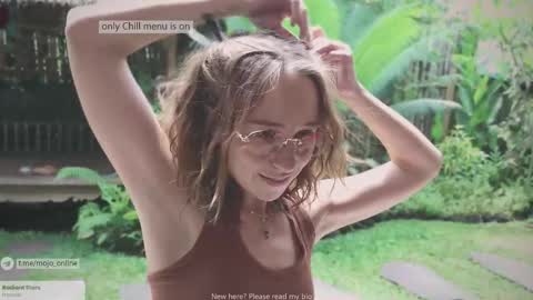 Snapshot of ohmymojo chatting on 11/06/25, 02:45 Mo online show from 11/06/25, 02:45