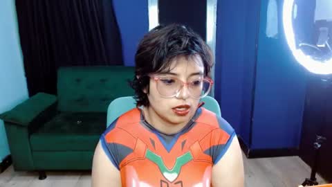 Snapshot of ohmysqueak chatting on 04/19/26, 11:09 ohmysqueak online show from 04/19/26, 11:09