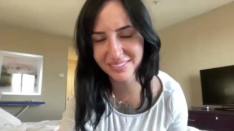 riley online show from 10/08/25, 02:47