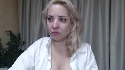 Mari online show from 09/17/25, 05:03