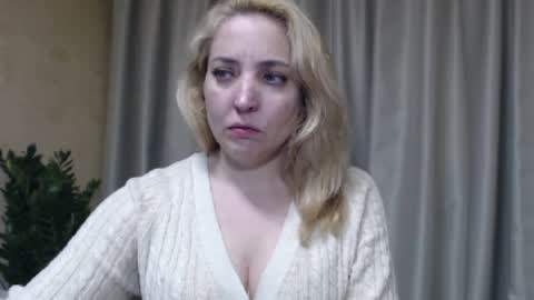 Mari online show from 04/28/26, 03:17