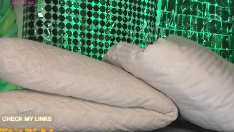 ohyesly_ online show from 03/03/25, 11:35