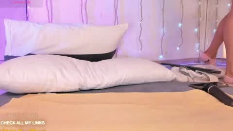 ohyesly_ online show from 06/19/26, 03:05