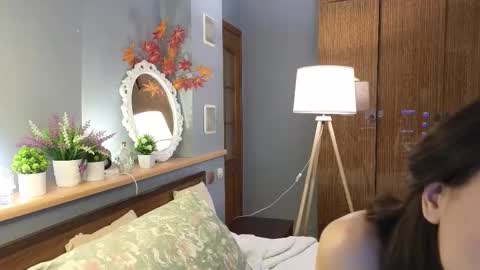 Ami online show from 11/08/25, 01:55