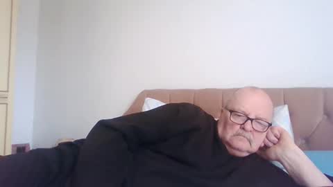 Snapshot of old_fkrr_ chatting on 02/25/26, 11:31 old_fkrr_ online show from 02/25/26, 11:31