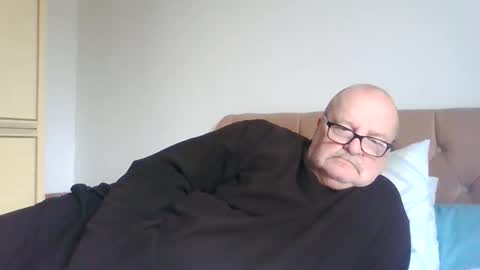 Snapshot of old_fkrr_ chatting on 02/26/26, 12:04 old_fkrr_ online show from 02/26/26, 12:04