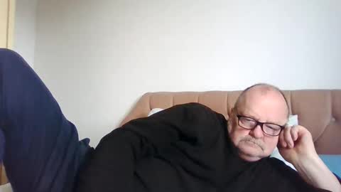 Snapshot of old_fkrr_ chatting on 03/24/26, 10:09 old_fkrr_ online show from 03/24/26, 10:09